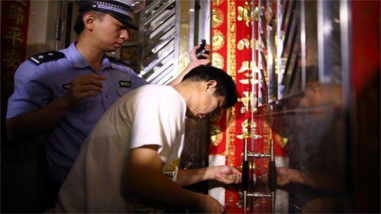 清远请开锁师傅开了锁后，师傅为什么一般都不进门，就算主人请也不进去？